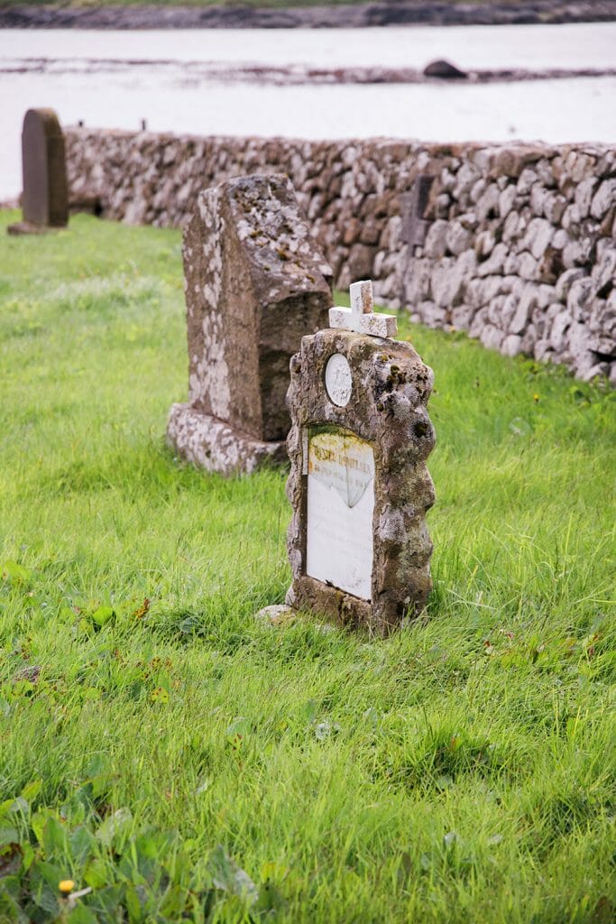 Kirkjubøur graveyard 