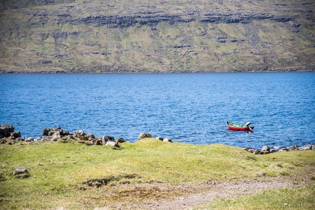 Sørvágsvatn lake