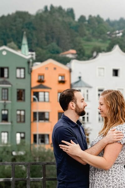 Honeymoon photoshoot by colorful houses in Innsbruck