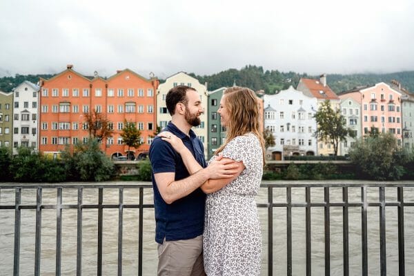 Couples portrait by colorful houses in Innsbruck