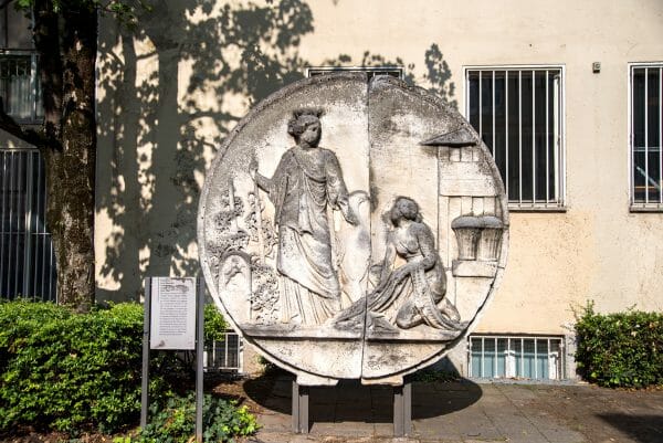 Circle statue in Munich