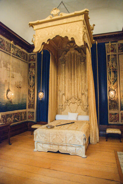 King's bed with a gold canopy