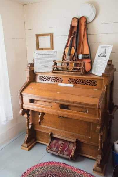 Historic organ and fiddle