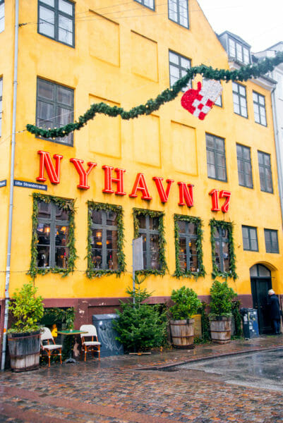 Yellow building in Nyhavn decorated for Christmas 